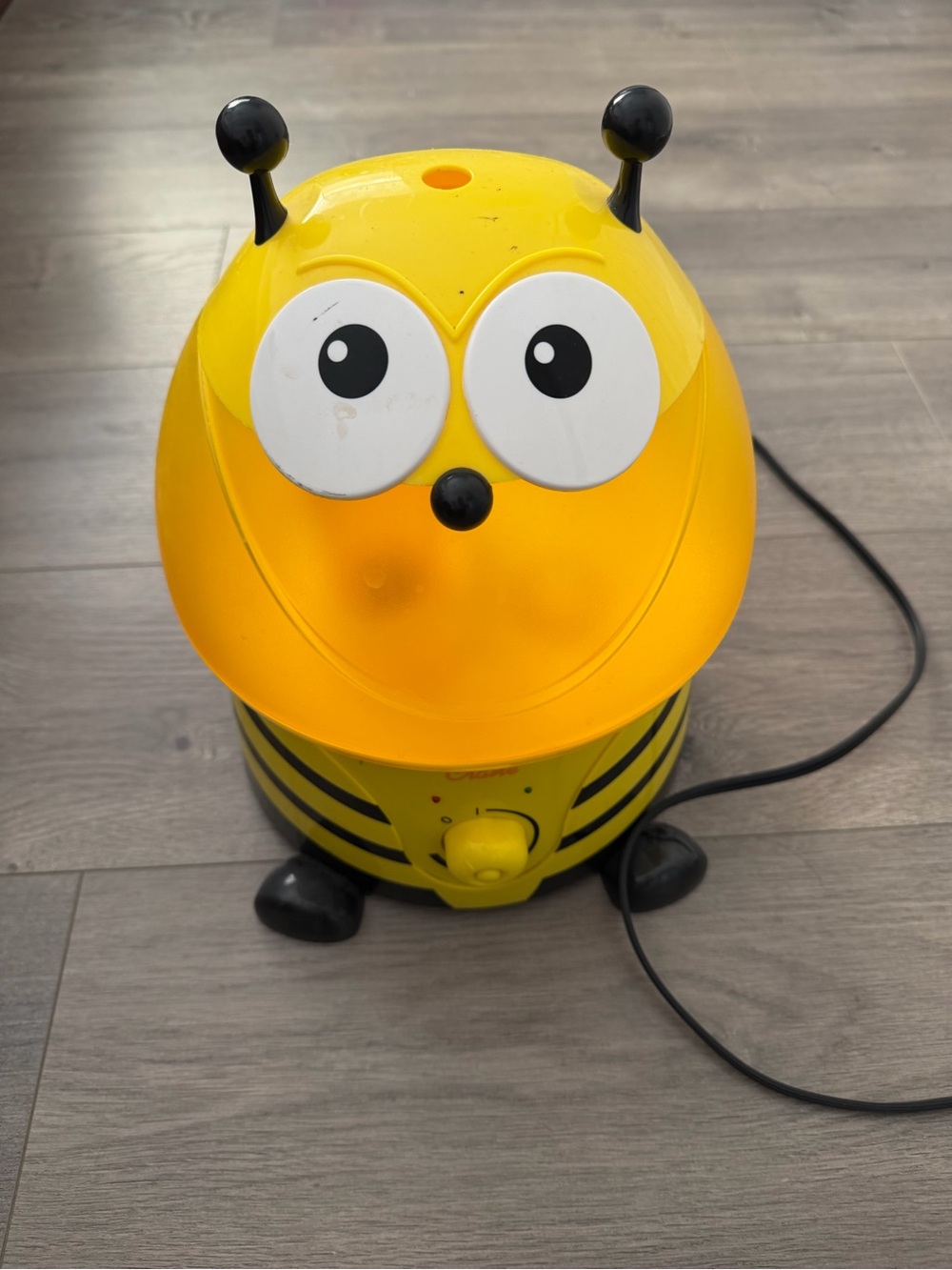 Bright Yellow Bee-Themed Kids Humidifier - Cute Cartoon Design